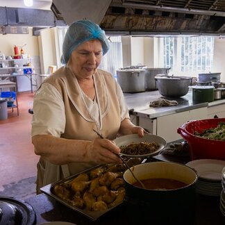 Cook at a RAC, preparing hot meals that were to be served to Ukrainian refugees at a Refugee Accommodation Centre in Chisinau, Moldova.